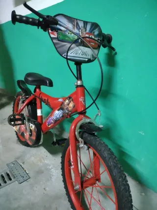 Bicicleta infantil roja Cars.