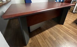 Mesa de oficina madera y metal