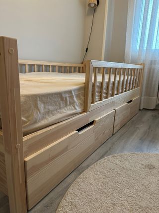 Cama Montessori de madera con cajones