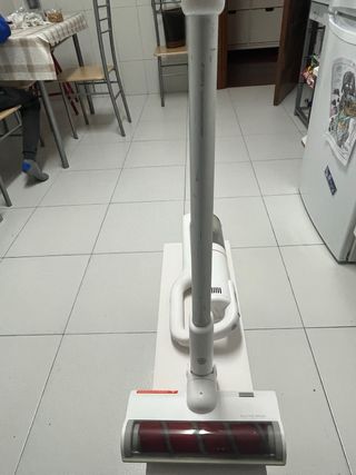 Aspiradora de mano eléctrica con batería.