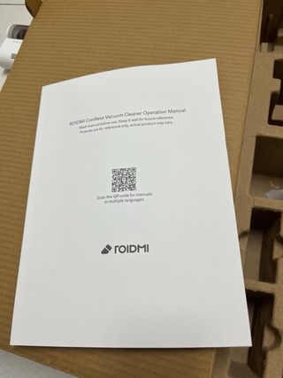 Aspiradora de mano eléctrica con batería.