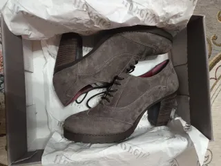 Scarpe Novelty Tg 35 con lacci e tacco