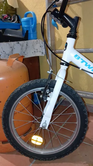 Bicicleta infantil B-Twin blanca