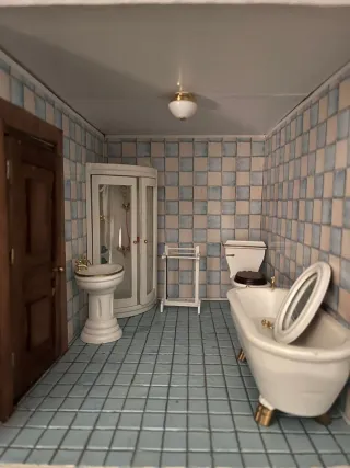 Casita de muñecas de madera grande. Artesanal