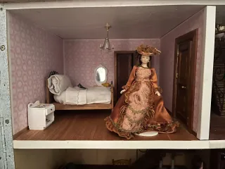 Casita de muñecas de madera grande. Artesanal