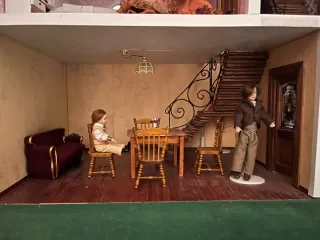 Casita de muñecas de madera grande. Artesanal