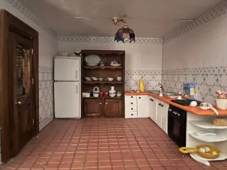 Casita de muñecas de madera grande. Artesanal