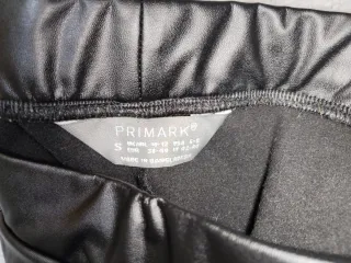 Pantalones efecto piel Primark Talla S