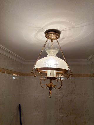 Lámpara colgante de metal y cristal