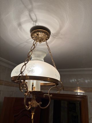 Lámpara colgante de metal y cristal