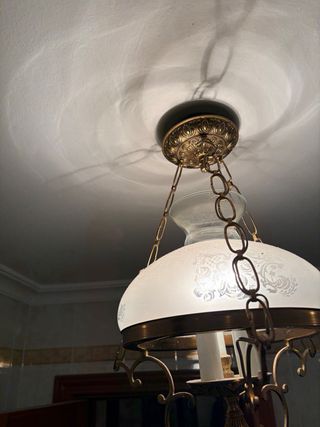 Lámpara colgante de metal y cristal