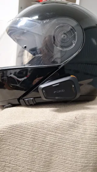 Casco modular Schuberth con gafas