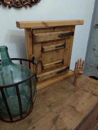 Ventana antigua de madera