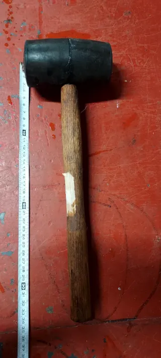 Mazo o martillo de goma o caucho 35 cm de alto.