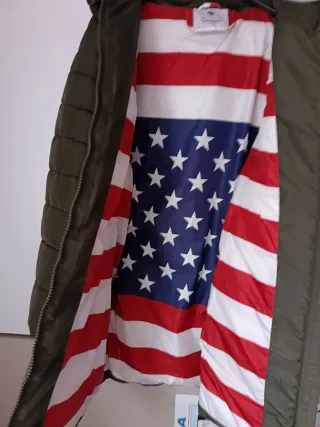 Plumífero verde acolchado con capucha