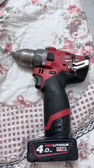 Atornillador Milwaukee M12 4.0 Ah