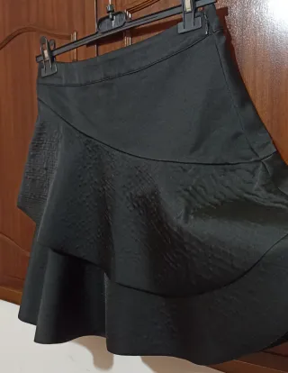 Gonna svasata con balze nera