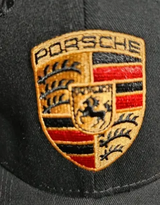 Gorra Porsche Negra Bordada delante y detrás