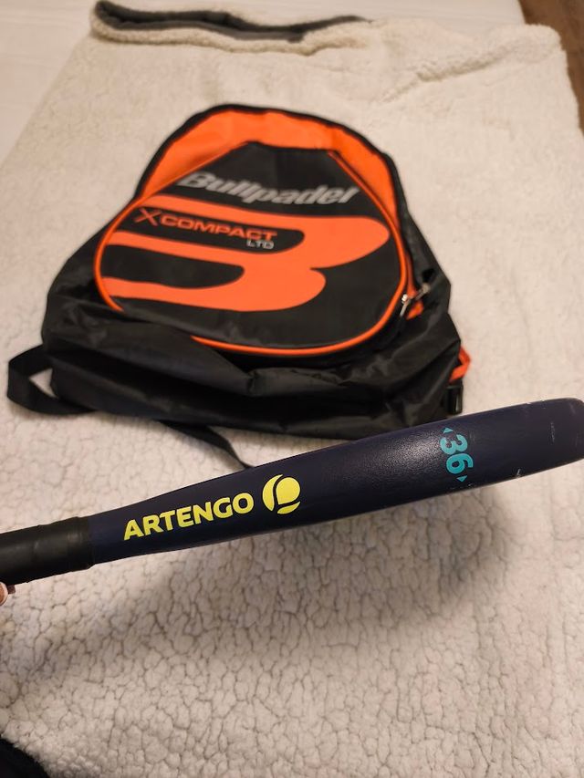 Pala pádel + paletero Bullpadel