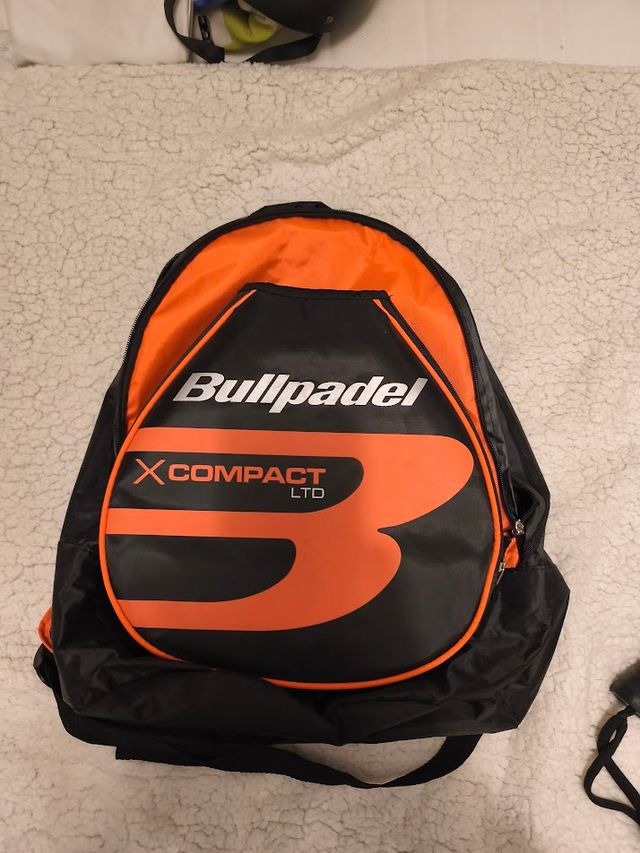 Pala pádel + paletero Bullpadel