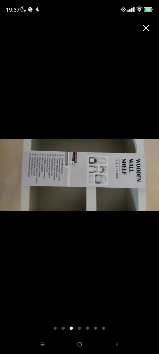 Estantería de madera gris para decoración