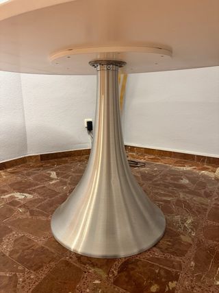 Mesa comedor ovalada blanca pie plateado