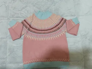 Jersey rosa y azul con cuello alto