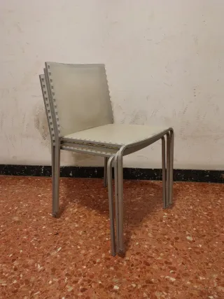 3 Sillas Metálicas Apilables Blancas 25€ por las 3