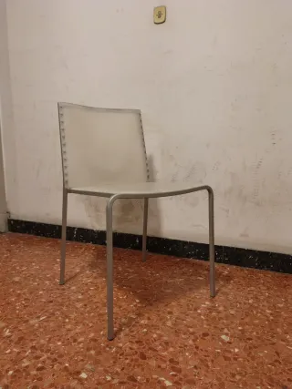 3 Sillas Metálicas Apilables Blancas 25€ por las 3