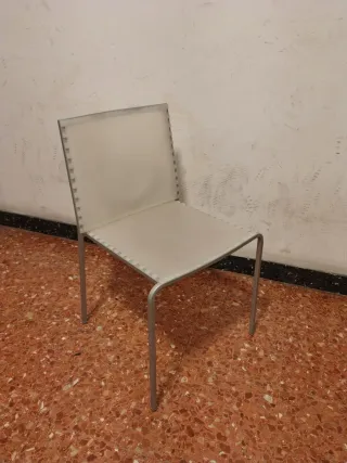 3 Sillas Metálicas Apilables Blancas 25€ por las 3