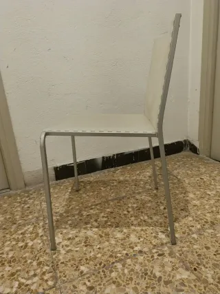 3 Sillas Metálicas Apilables Blancas 25€ por las 3