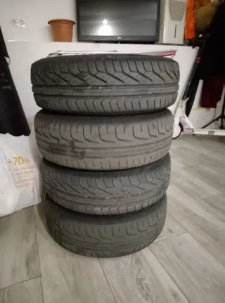 Ruedas de coche con llanta 195/65/15