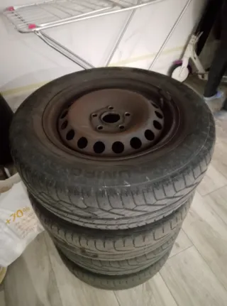 Ruedas de coche con llanta 195/65/15