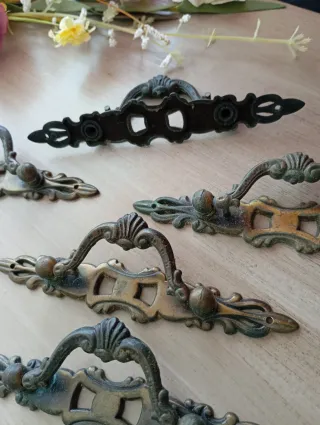 Conjunto de 13 tiradores antiguos de metal