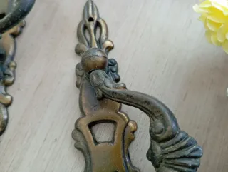 Conjunto de 13 tiradores antiguos de metal