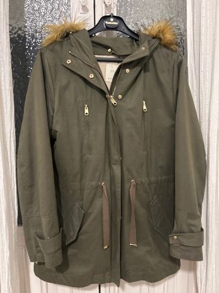 Parka verde capucha pelo Zara Talla M