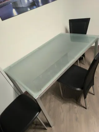 Mesa de cristal y metal gris plata