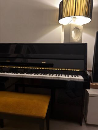 Piano Vertical Kawai Negro Brillante