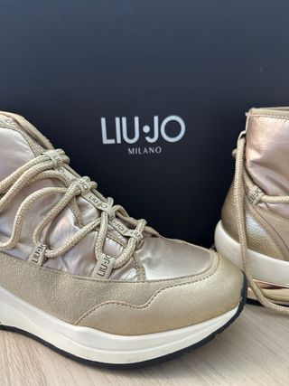 Botas Liu Jo doradas talla 37 con pelo interior