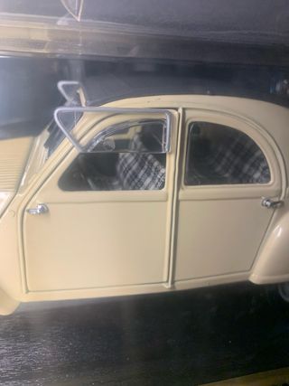 Maisto 1/18 Citroën 2CV Special Edition