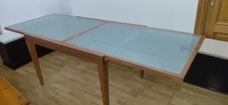 Mesa de comedor de madera y cristal sillas a juego