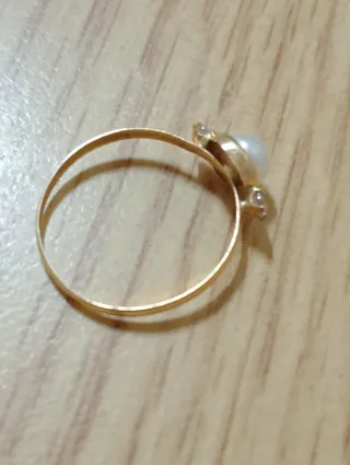Anillo Oro Amarillo 18K Perla y circonitas.