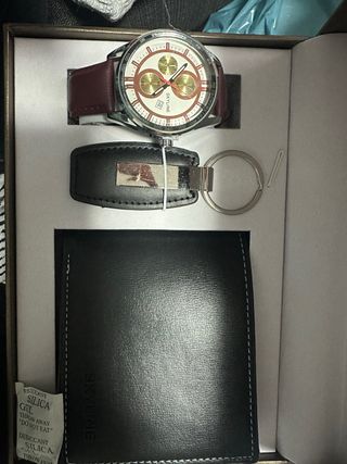 Conjunto Skyline: Reloj y Cartera