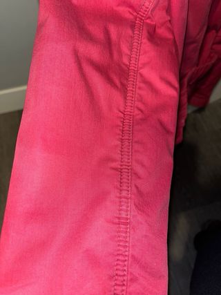 Cazadora roja con cinturón