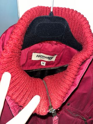 Cazadora roja con cinturón