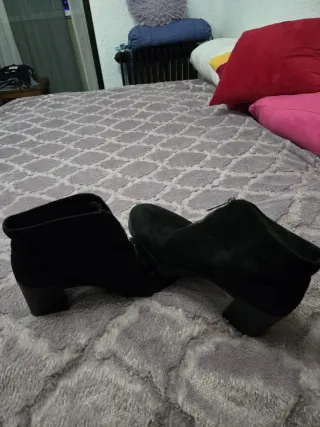 Botines negros Stradivarius con cremallera