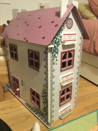 Casa de muñecas grande con accesorios