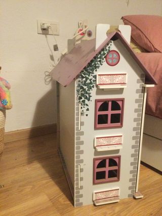 Casa de muñecas grande con accesorios