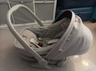 Silla de coche para bebé gris