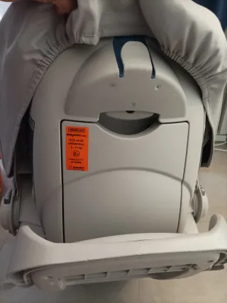 Silla de coche para bebé gris